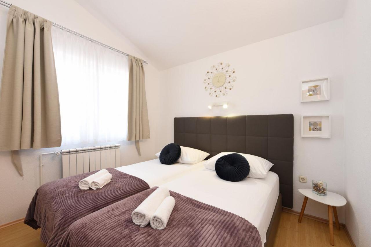 Apartments Amari Starigrad Paklenica Extérieur photo