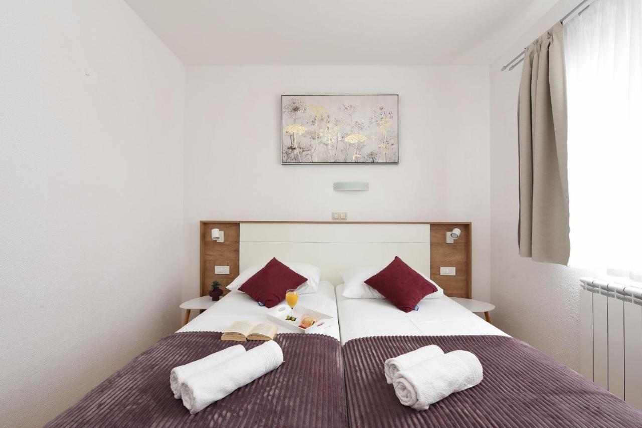Apartments Amari Starigrad Paklenica Extérieur photo