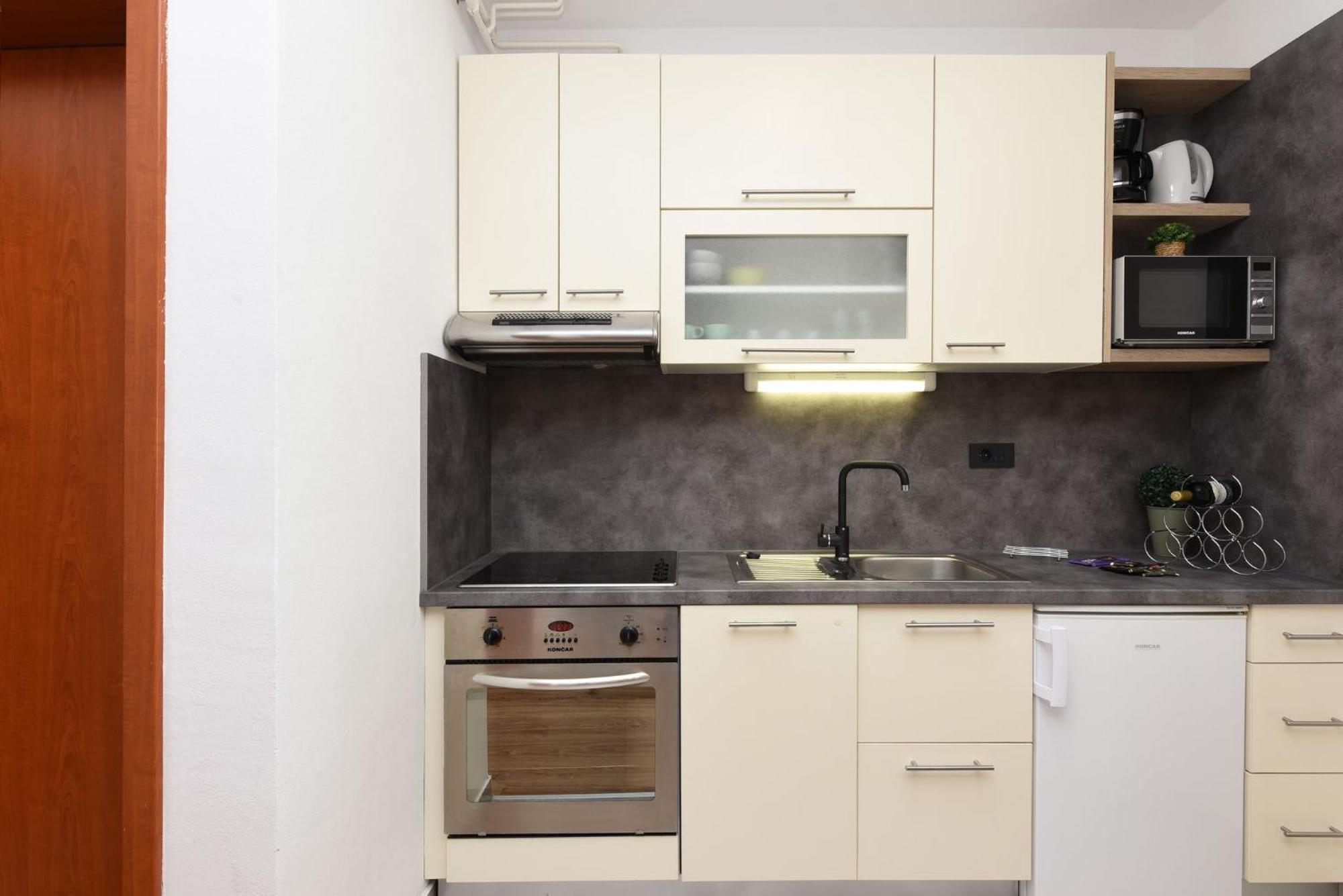 Apartments Amari Starigrad Paklenica Extérieur photo