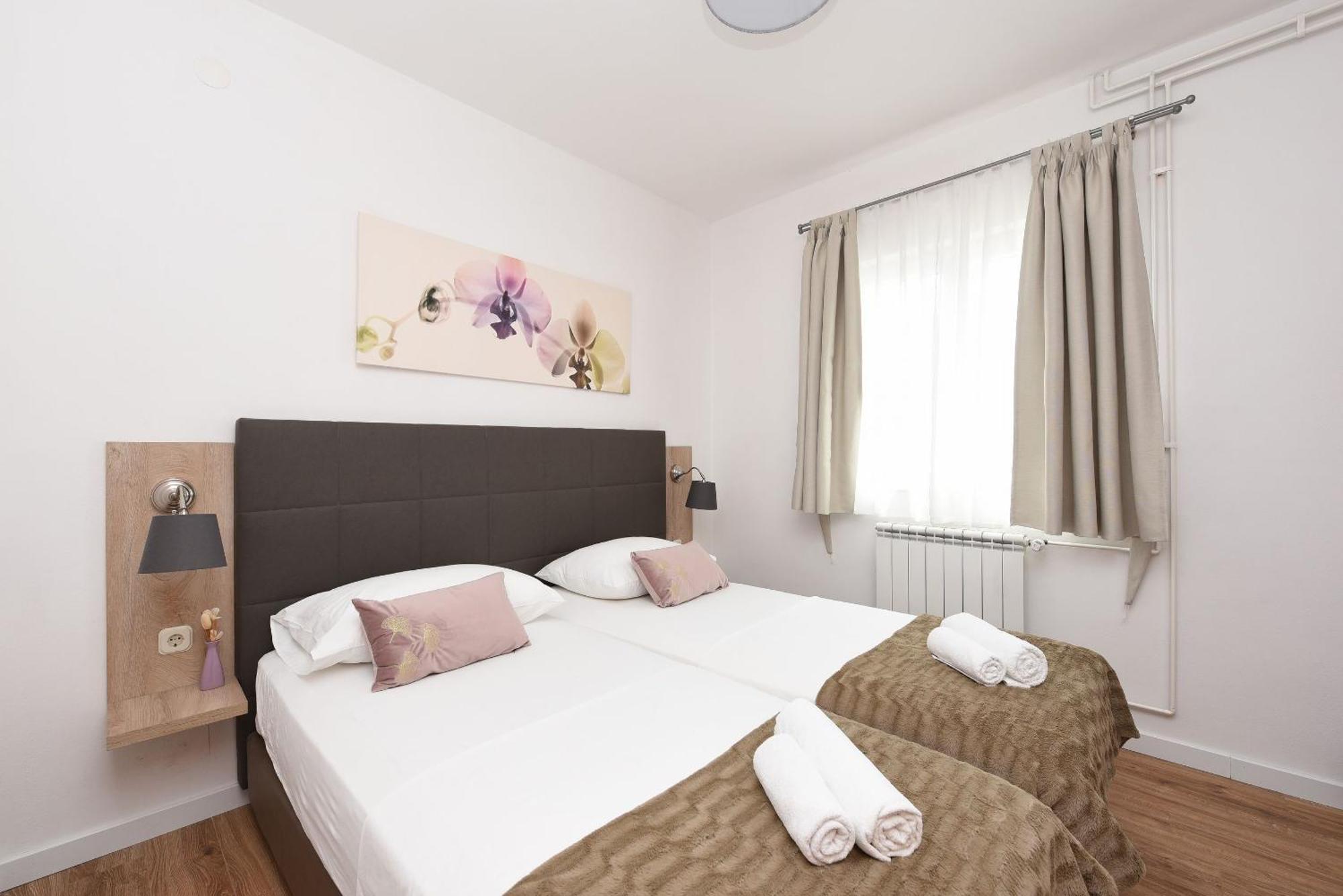 Apartments Amari Starigrad Paklenica Extérieur photo